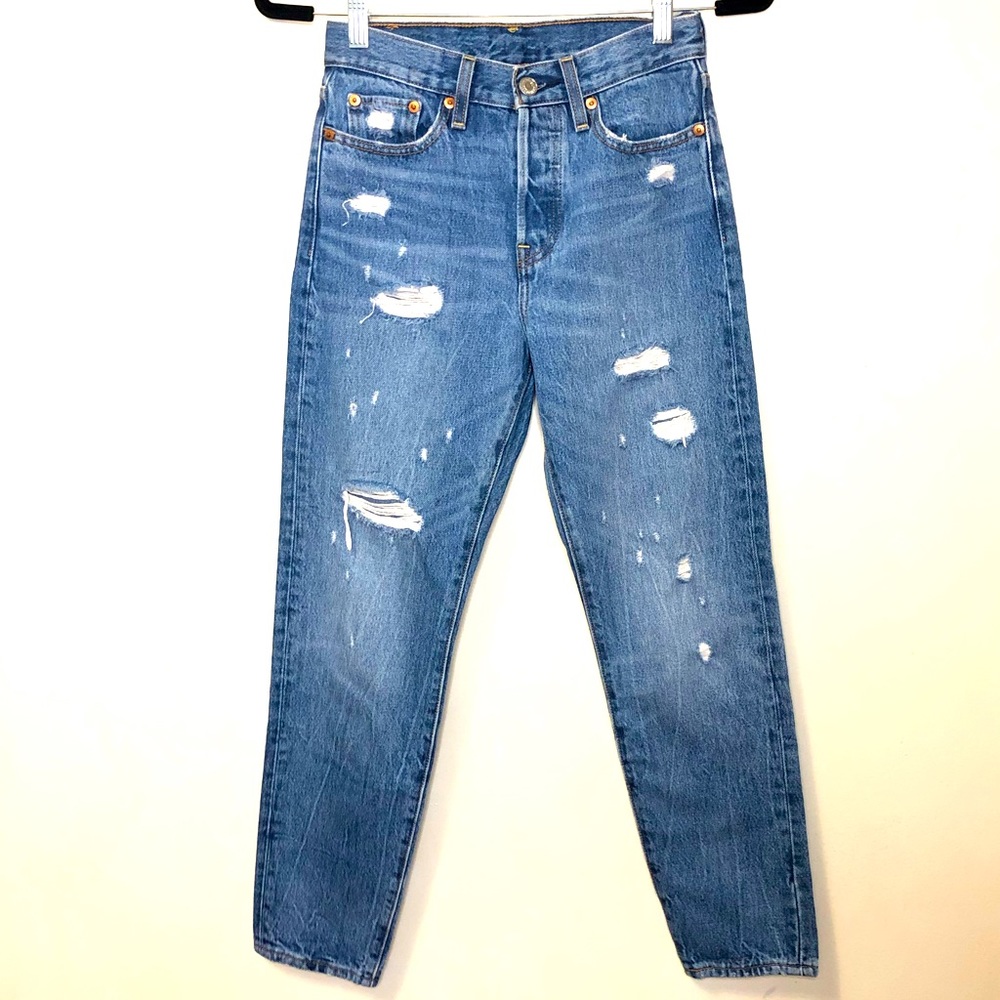 Levi’s RARE RED high rise mom jean button fly 25